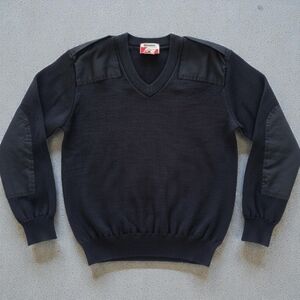 Blauer V-Neck Wind Stopper Black Sweater Made In Canada 🇨🇦